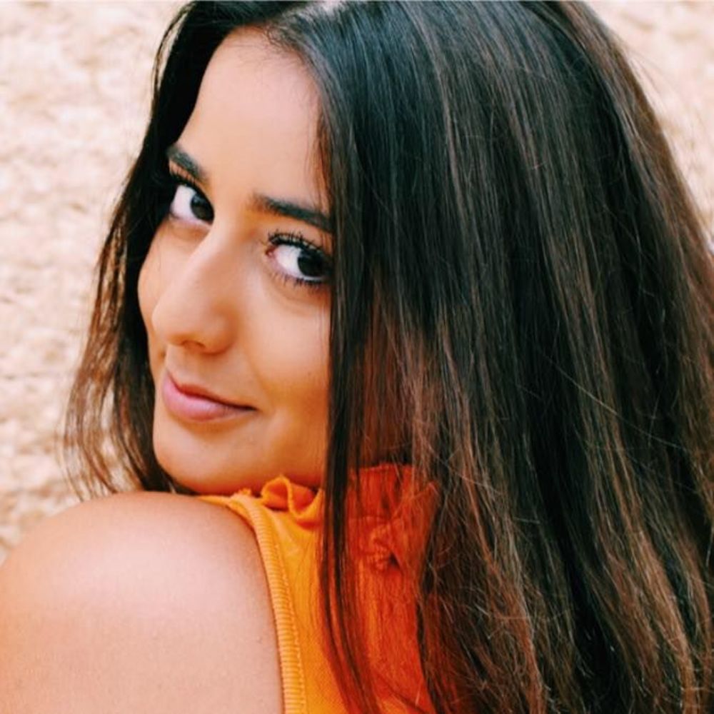 Meet your Posher, Yasmina